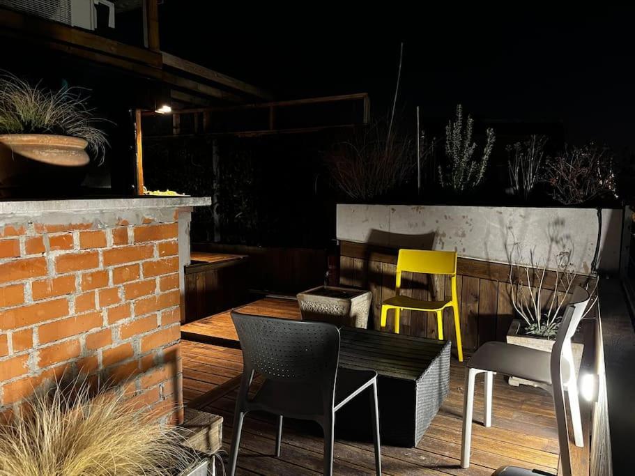 Apartament Elegant Rooftop Studio With Shared Terrace And Jacuzzi Budapesta