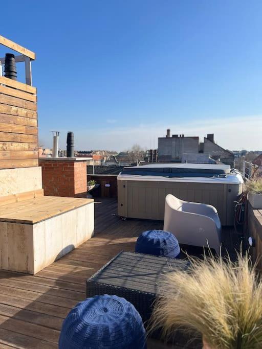 Elegant Rooftop Studio With Shared Terrace And Jacuzzi Budapesta