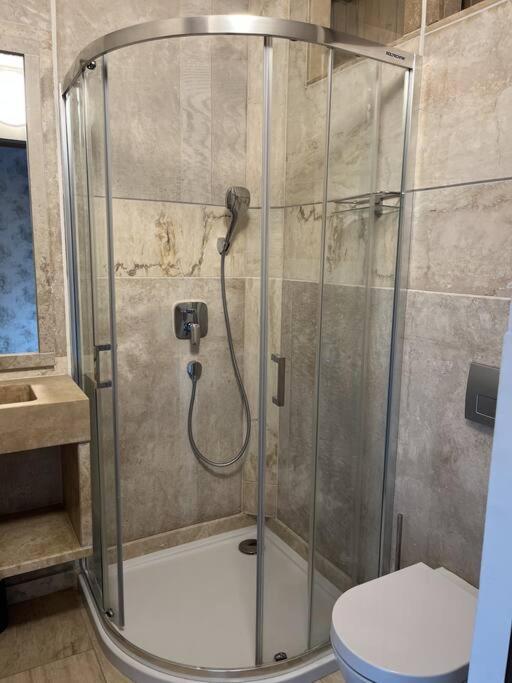 Apartament Elegant Rooftop Studio With Shared Terrace And Jacuzzi
