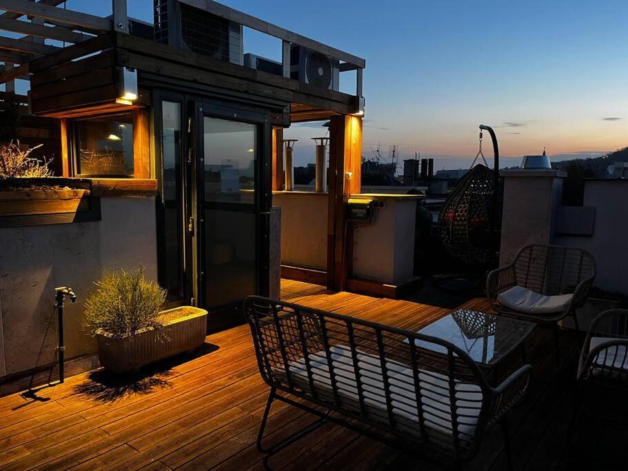 Apartament Elegant Rooftop Studio With Shared Terrace And Jacuzzi *
